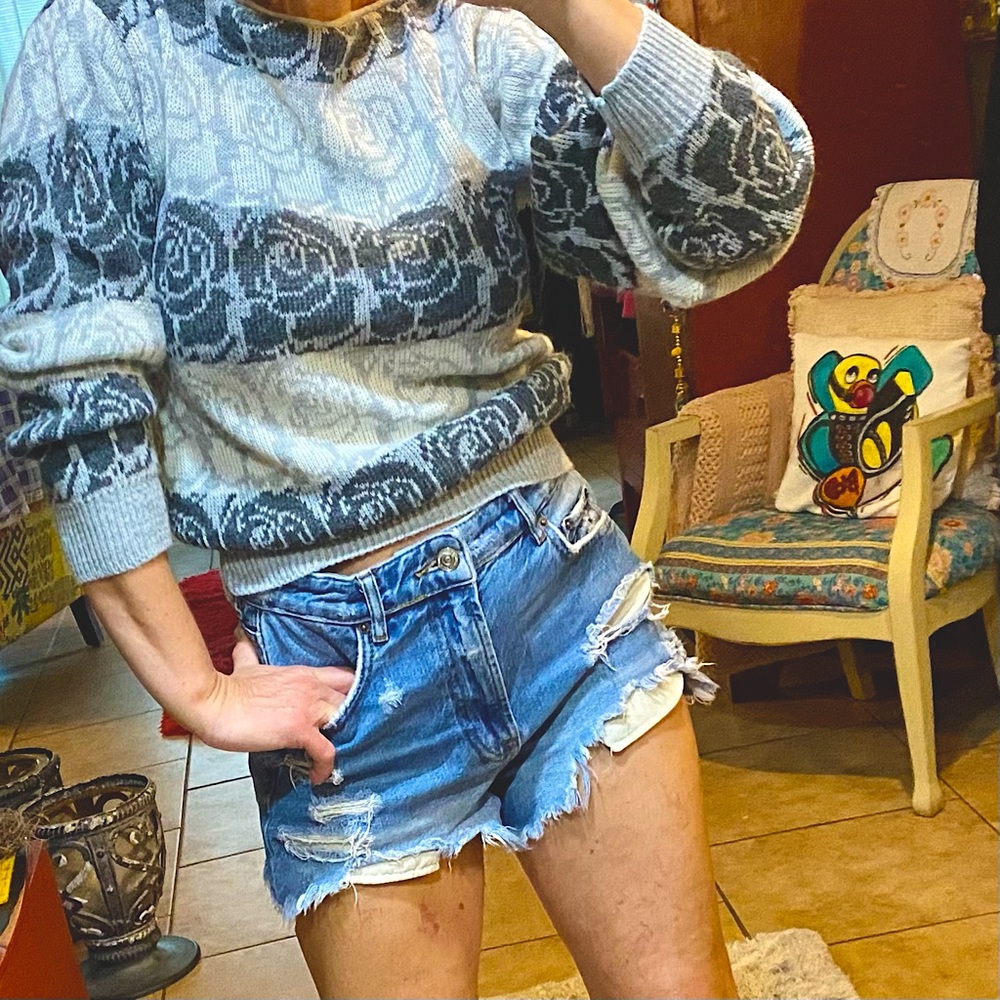 EUC 80s Vintage Rows of Roses Gray Acrylic Boatneck Sweater by Blair Size S/M